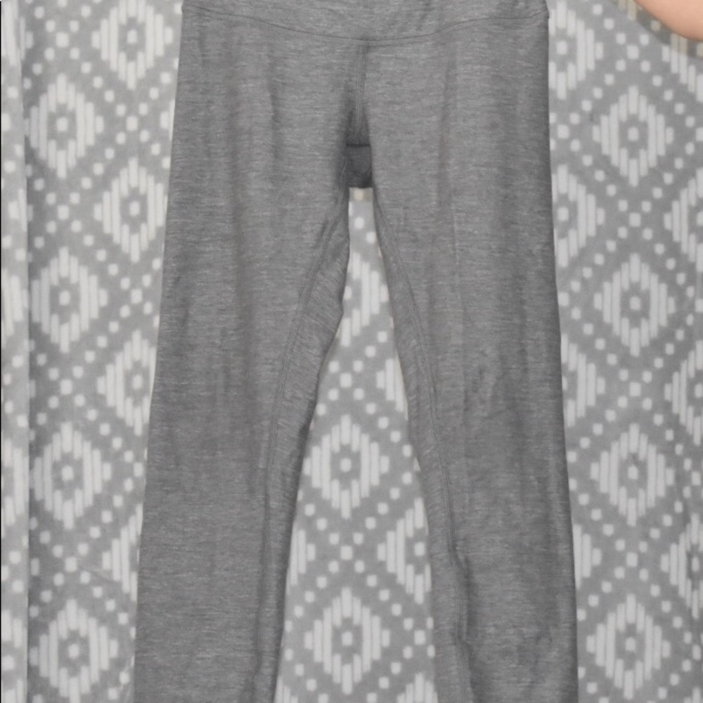 Cropped gray leggings